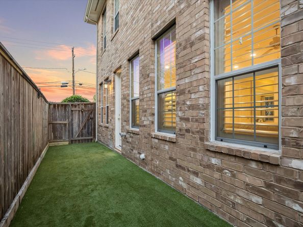 1315 Shady Villa Pine, Houston TX 77055