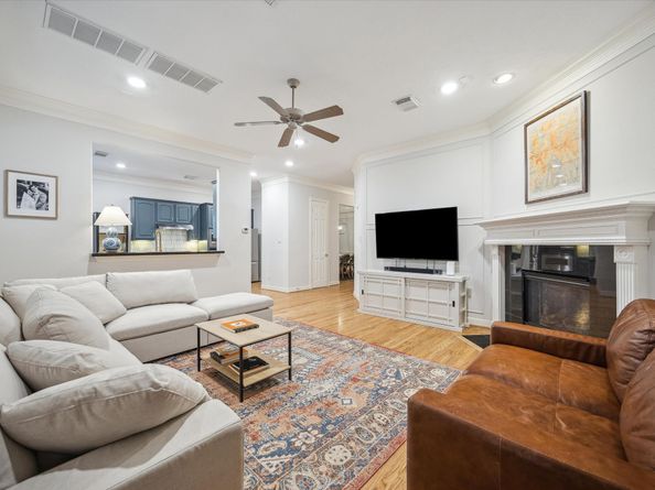 1315 Shady Villa Pine, Houston TX 77055