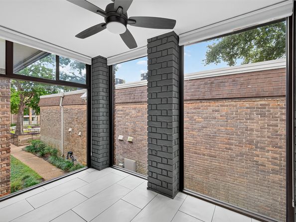 7555 Katy Freeway 127, Houston TX 77024