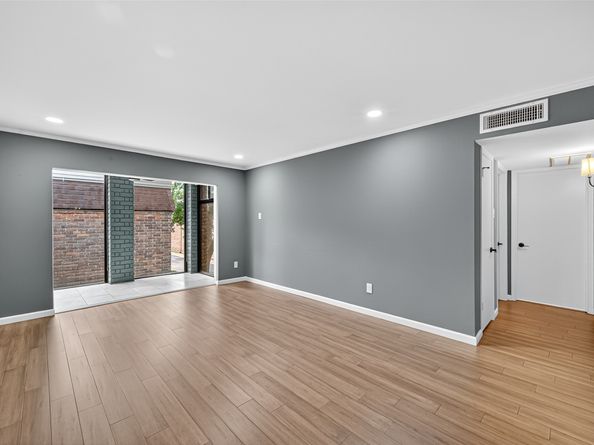 7555 Katy Freeway 127, Houston TX 77024