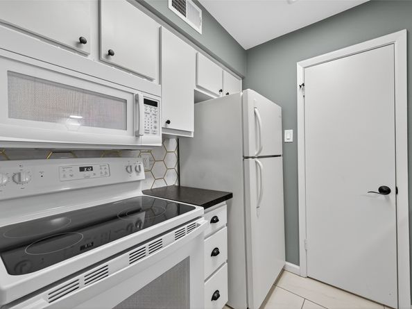 7555 Katy Freeway 127, Houston TX 77024