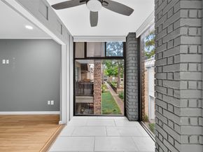 7555 Katy Freeway 127, Houston TX 77024