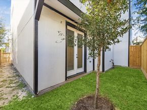 3409 Hutchins Street, Houston TX 77004