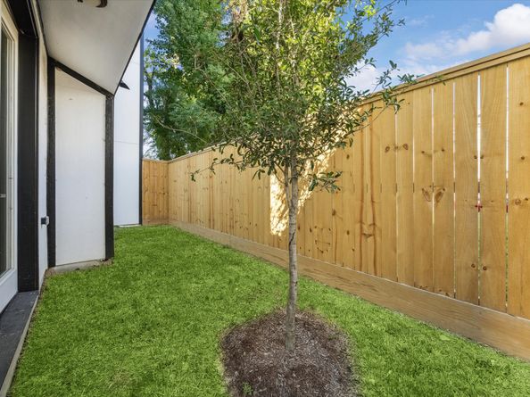 3409 Hutchins Street, Houston TX 77004