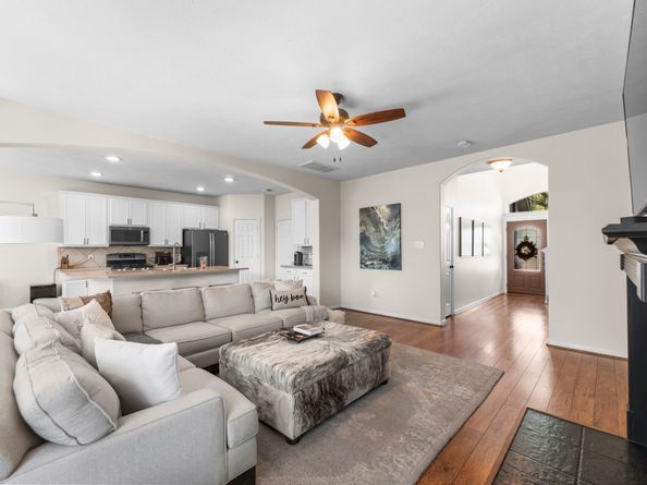 122 W Burberry Circle, The Woodlands TX 77384