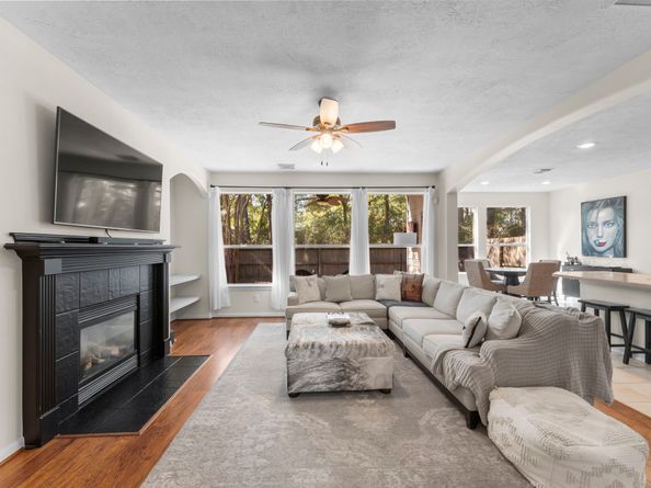 122 W Burberry Circle, The Woodlands TX 77384