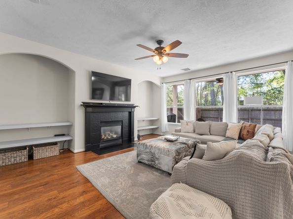 122 W Burberry Circle, The Woodlands TX 77384