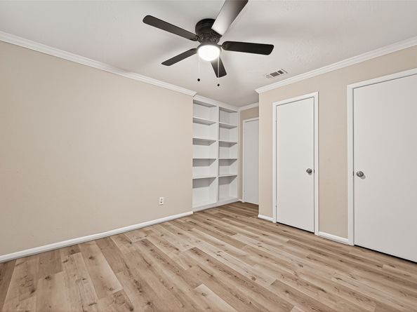 5451 Oakhaven Lane, Houston TX 77091