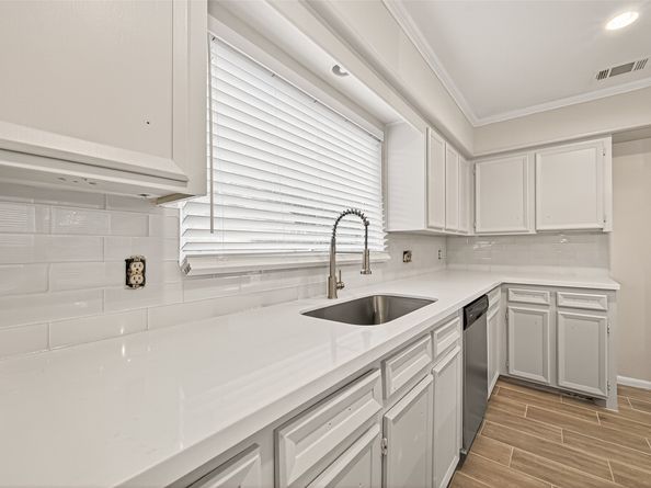 5451 Oakhaven Lane, Houston TX 77091