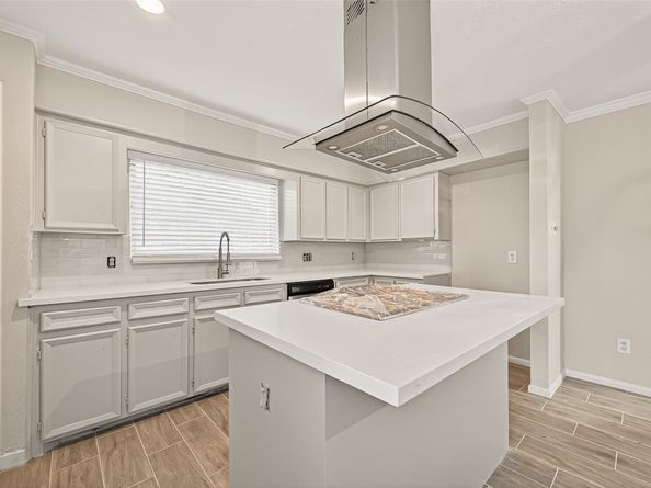 5451 Oakhaven Lane, Houston TX 77091