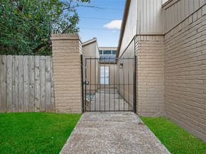 5451 Oakhaven Lane, Houston TX 77091