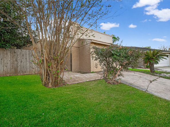 5451 Oakhaven Lane, Houston TX 77091