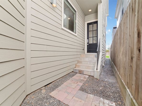 1917 W 15th Street A, Houston TX 77008