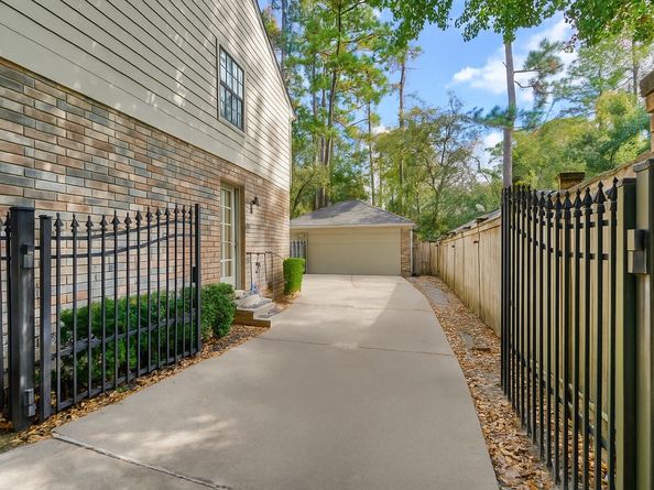 54 Thorn Berry Place, The Woodlands TX 77381