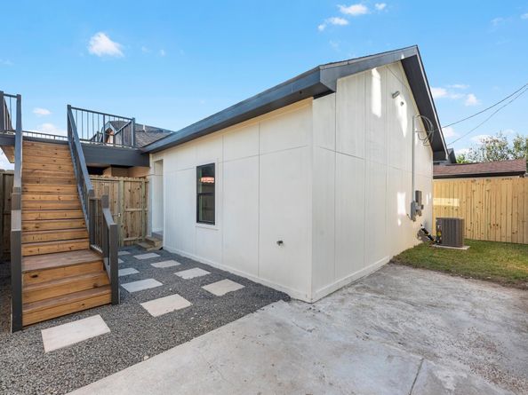 508 Dell Court, Houston TX 77009