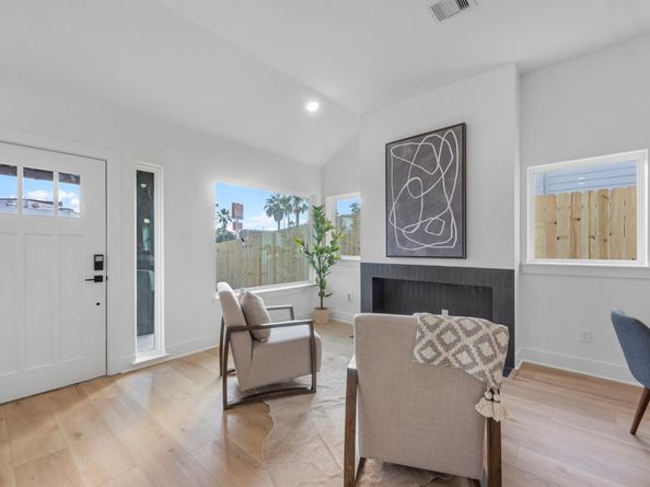 508 Dell Court, Houston TX 77009