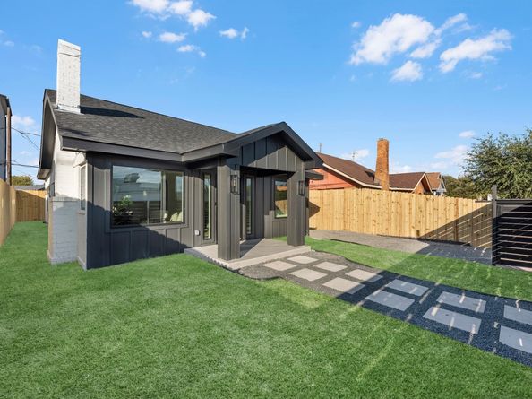 508 Dell Court, Houston TX 77009