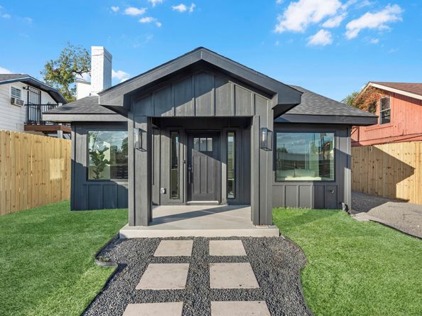 508 Dell Court, Houston TX 77009