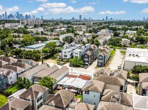 925 W 19th Street B, Houston TX 77008