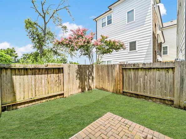 925 W 19th Street B, Houston TX 77008