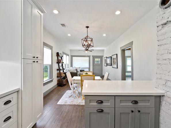 325 N Sidney Street, Houston TX 77003