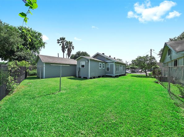 325 N Sidney Street, Houston TX 77003