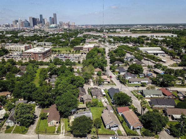 325 N Sidney Street, Houston TX 77003