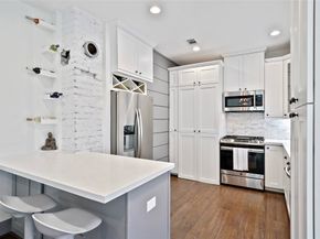 325 N Sidney Street, Houston TX 77003