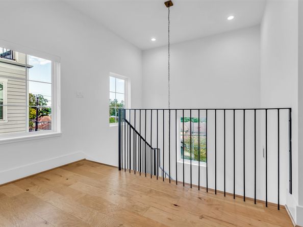 204 Burr Street G, Houston TX 77011