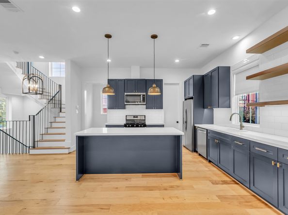 204 Burr Street G, Houston TX 77011