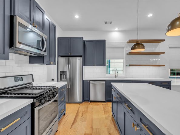 204 Burr Street G, Houston TX 77011