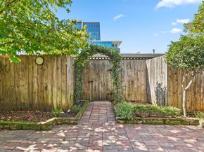 3660 Lake Street, Houston TX 77098
