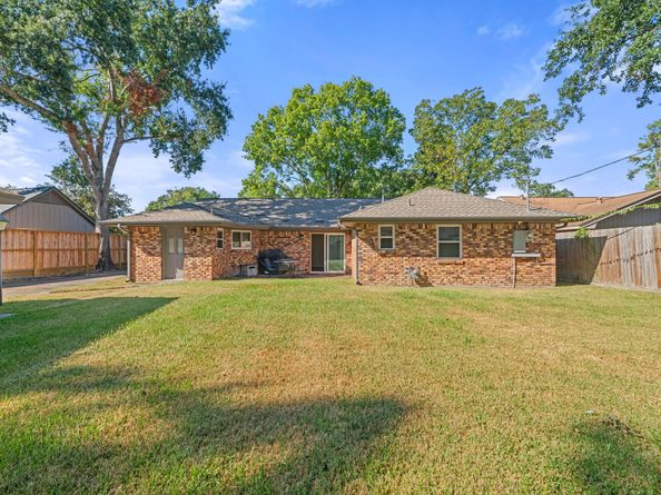 10515 Haddington Drive, Houston TX 77043