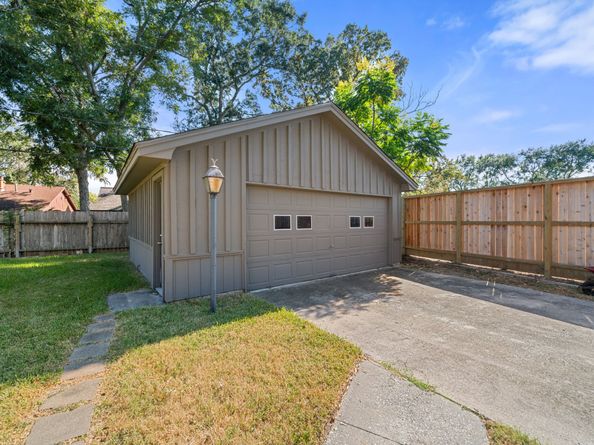 10515 Haddington Drive, Houston TX 77043