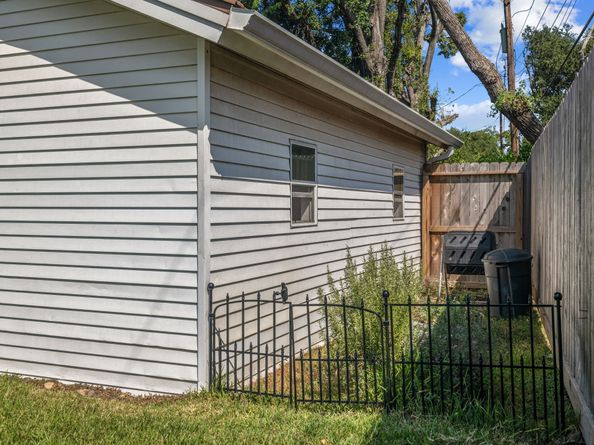 3002 Larknolls Lane, Houston TX 77092
