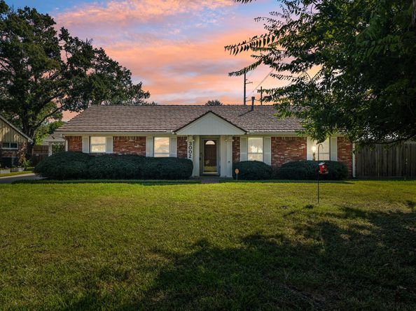 3002 Larknolls Lane, Houston TX 77092
