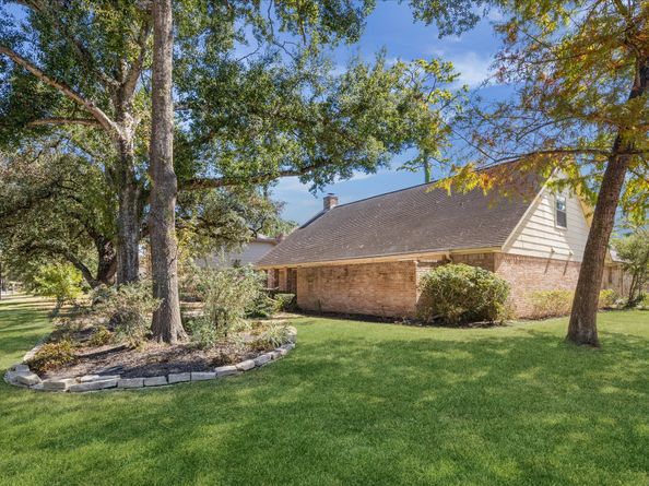 8333 Cedarspur Drive, Houston TX 77055