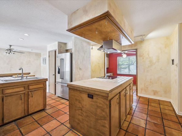 8333 Cedarspur Drive, Houston TX 77055