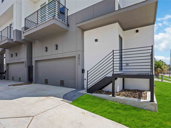 2505 N Macgregor Way, Houston TX 77004