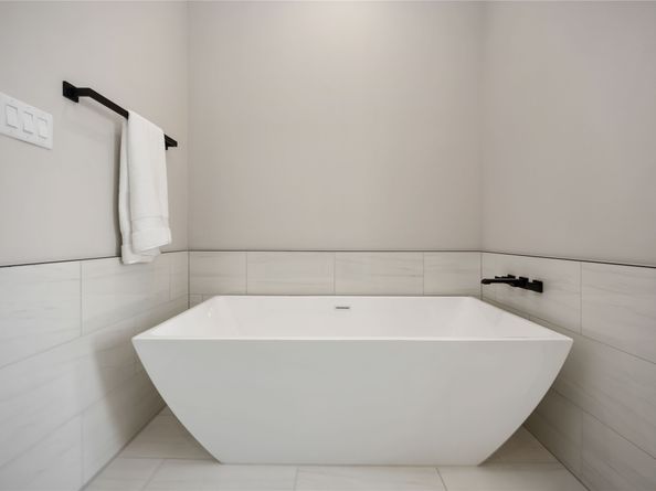 2505 N Macgregor Way, Houston TX 77004