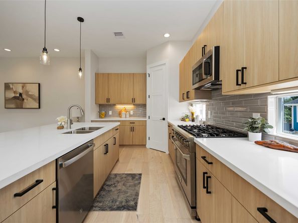 2505 N Macgregor Way, Houston TX 77004