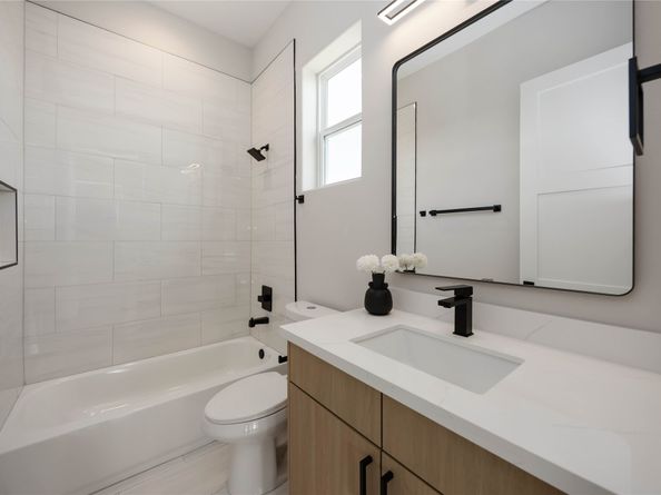 2505 N Macgregor Way, Houston TX 77004