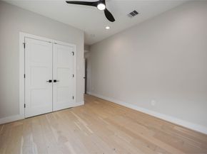 2505 N Macgregor Way, Houston TX 77004