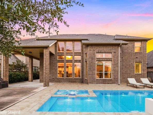 27 Tioga Place, The Woodlands TX 77375