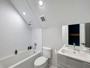 9 Upperway Lane, Houston TX 77056