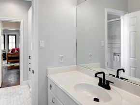 9 Upperway Lane, Houston TX 77056