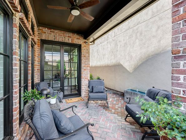 9 Upperway Lane, Houston TX 77056