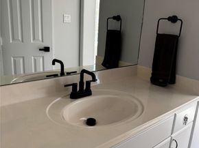 9 Upperway Lane, Houston TX 77056