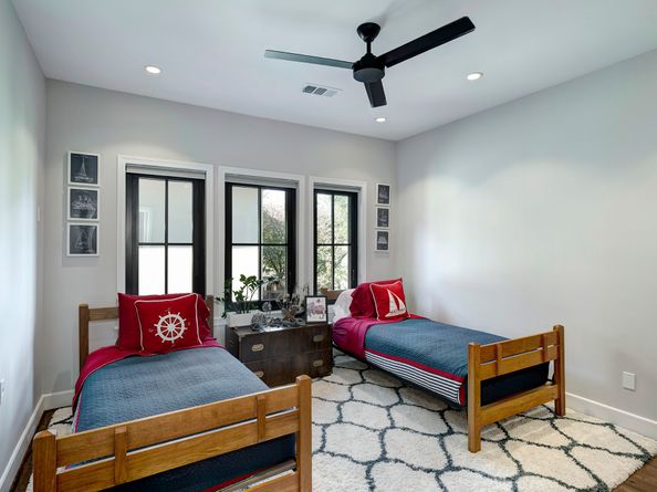 9 Upperway Lane, Houston TX 77056