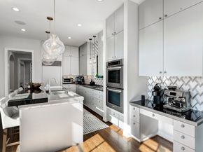 9 Upperway Lane, Houston TX 77056